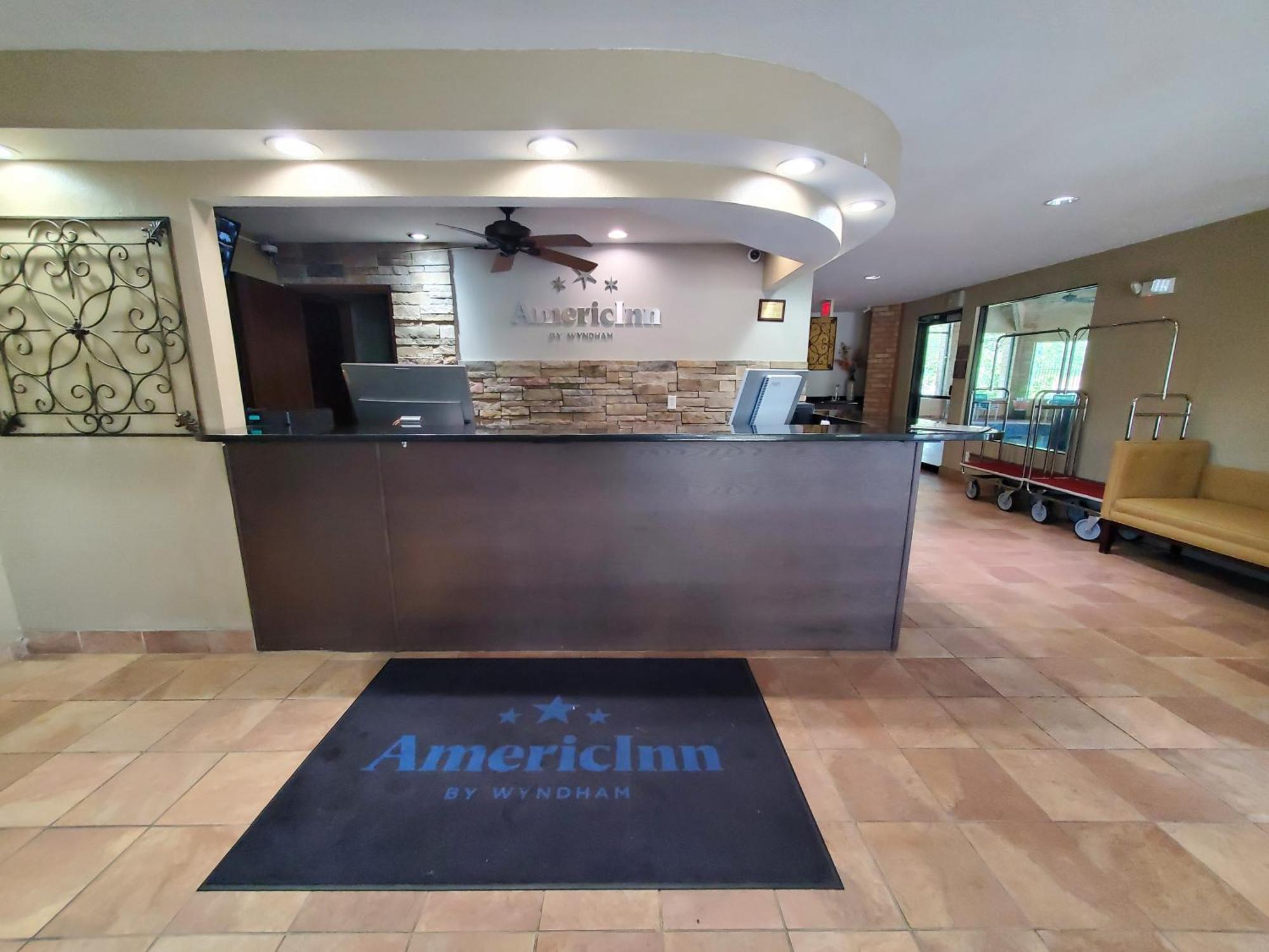 Americinn And Suites By Wyndham Delafield-Waukesha-Milwaukee Exterior foto