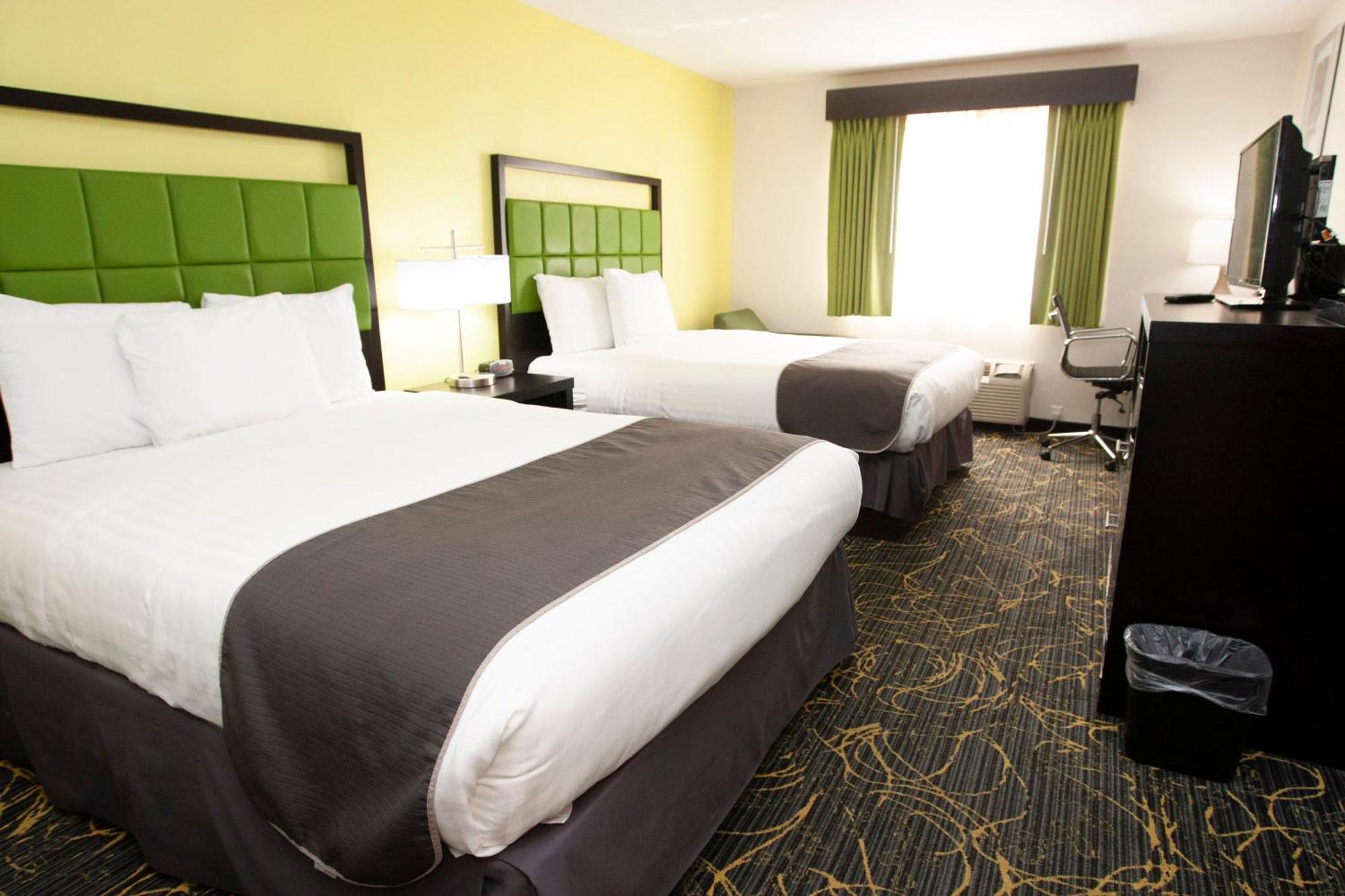 Americinn And Suites By Wyndham Delafield-Waukesha-Milwaukee Habitación foto